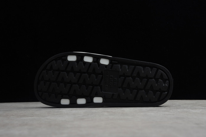 ADILETTE PRIDE SLIPPER H903P176