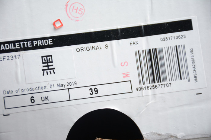 ADILETTE PRIDE SLIPPER H903P179