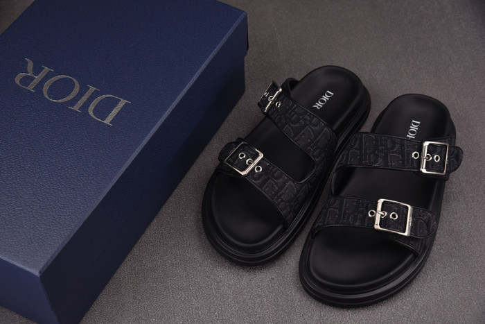 d10r sandal