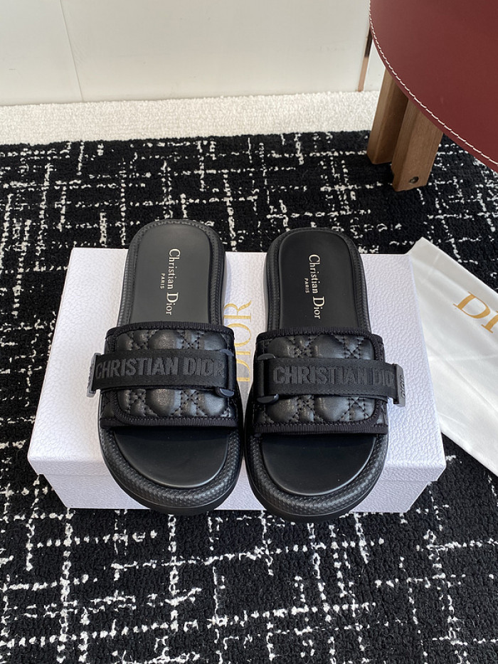 d10r sandal