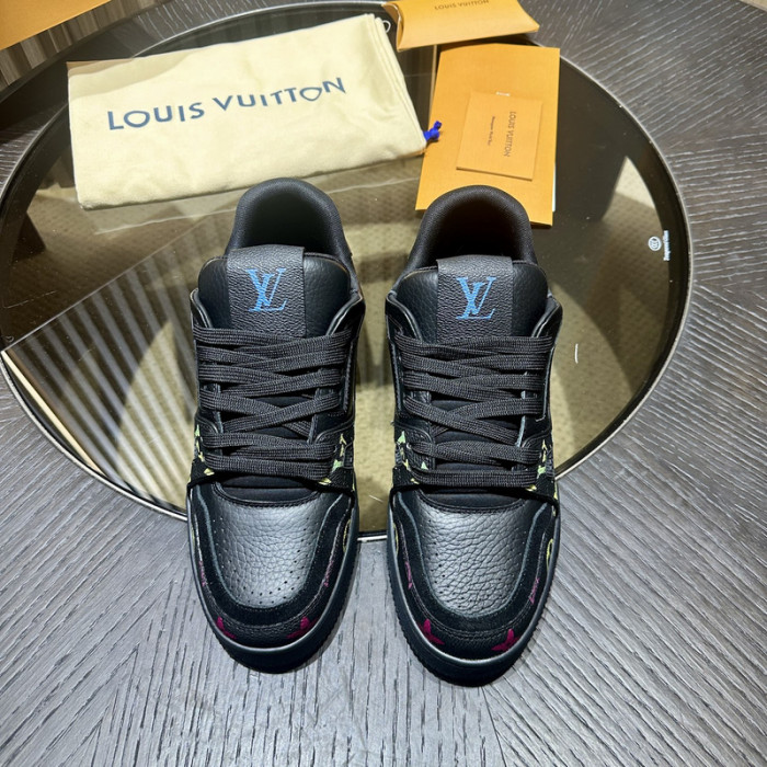 L0VT SNEAKER