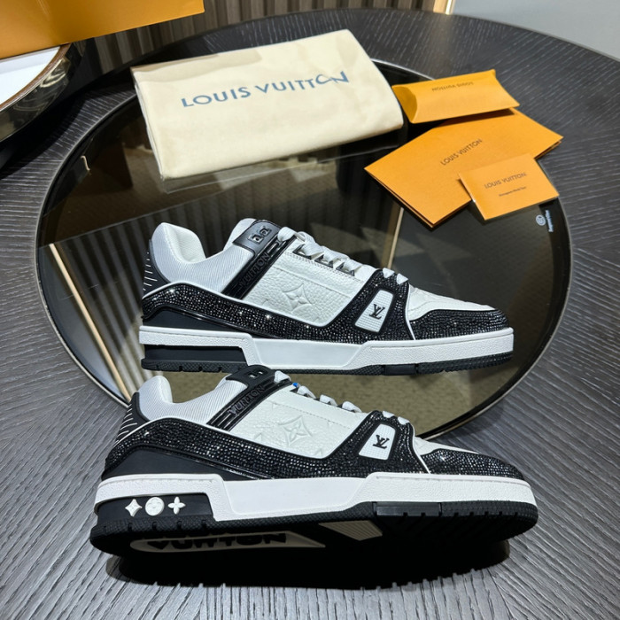 L0VT SNEAKER