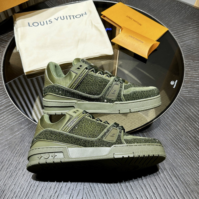 L0VT SNEAKER