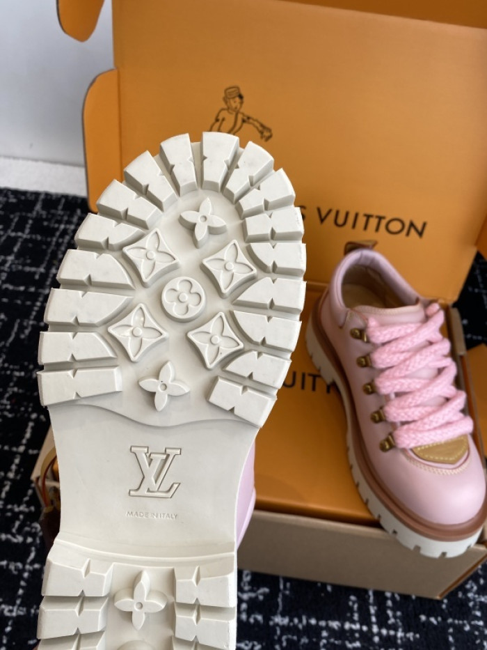 L0VT SNEAKER