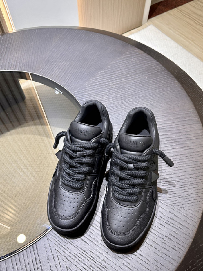 VALENT1N0 SNEAKER
